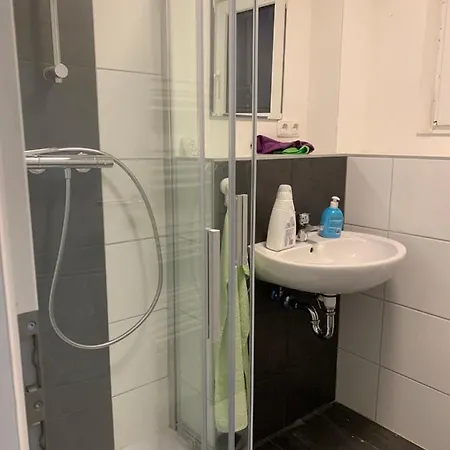 Privatunterkunft Monteurzimmer Oberlistingen Zweibettzimmer Mit 2 Bädern Breuna