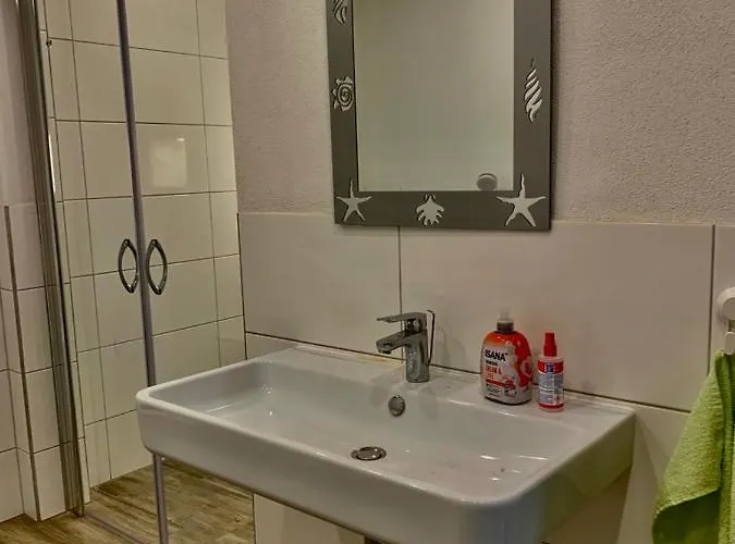 Monteurzimmer Oberlistingen Zweibettzimmer Mit 2 Baedern Habitación en casa particular Breuna